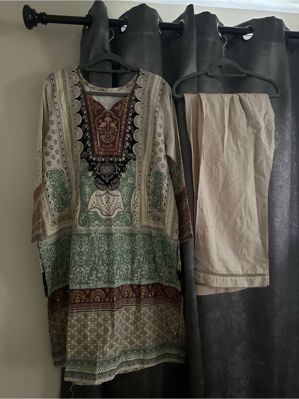Pakistani Printed Two-Piece Kurta and trouser Set in Sage Green and Cream. XL